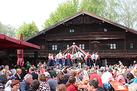 Banner Maibaumaufstellen